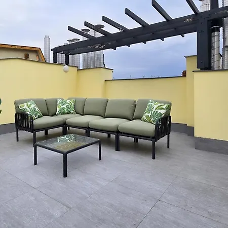 Apartment Rooftop Serenity *
